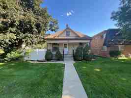 featured image of 337 E 10th St