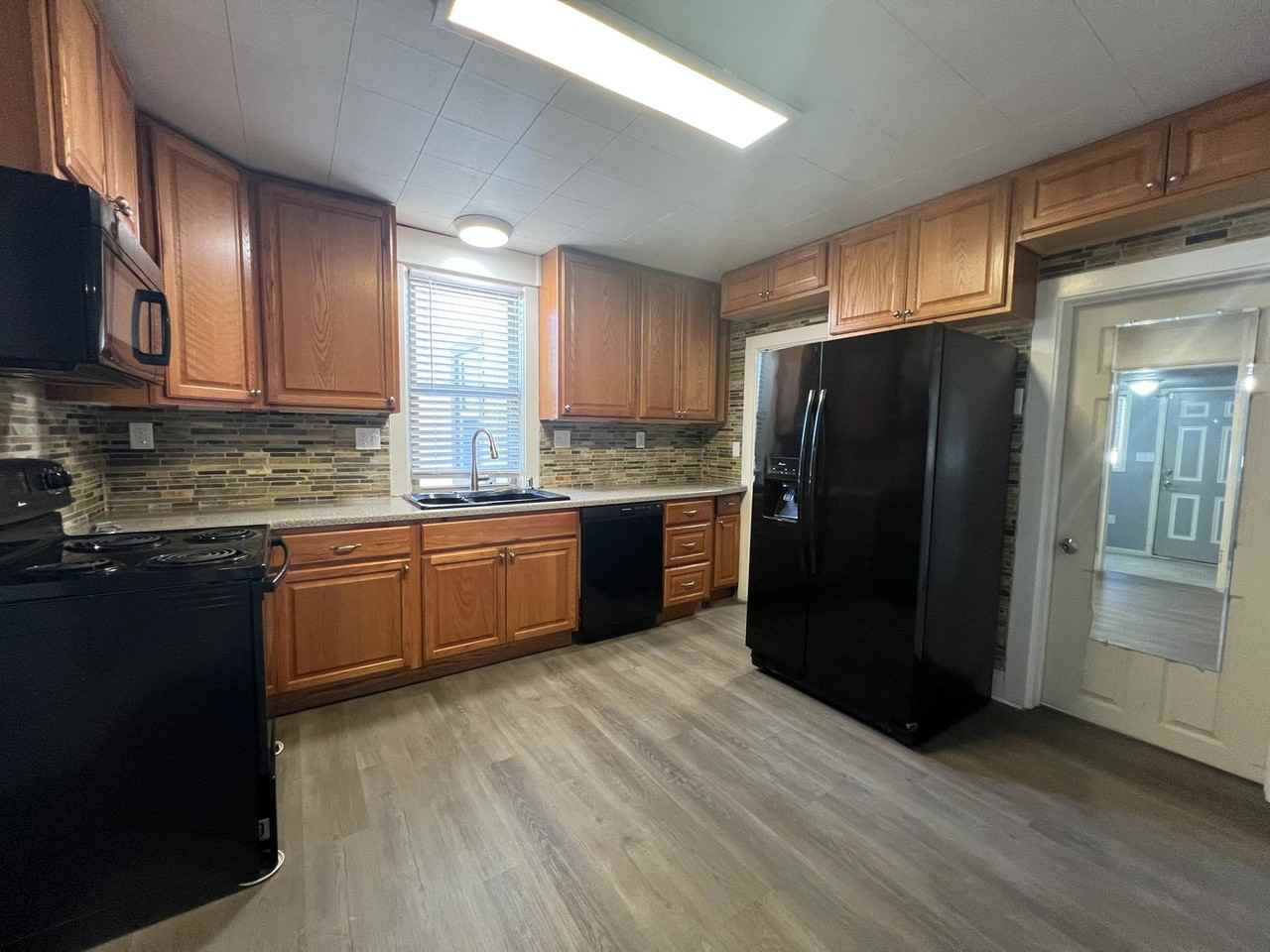 337 E 10th St - Photo 3 of 24