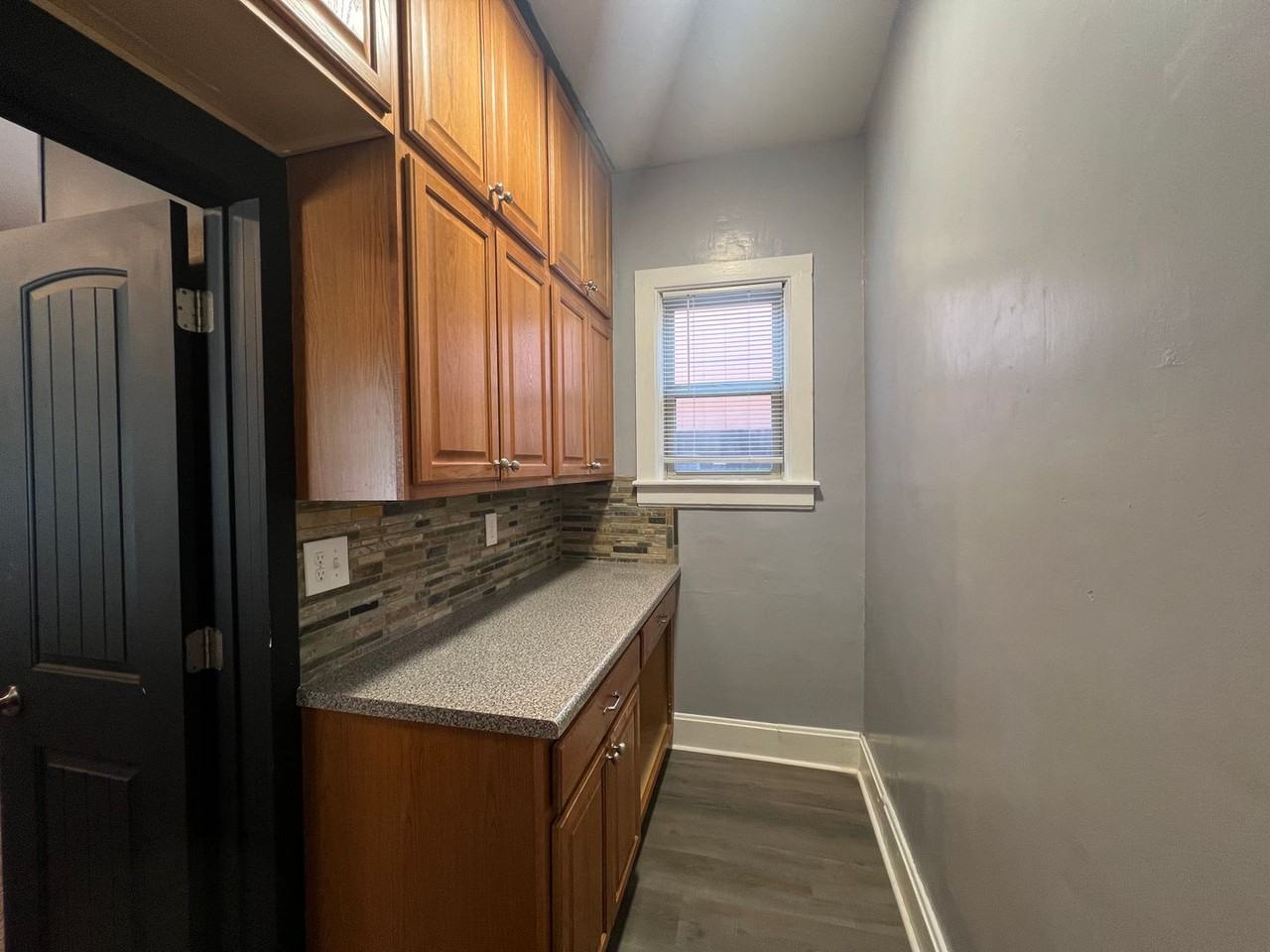 337 E 10th St - Photo 6 of 24