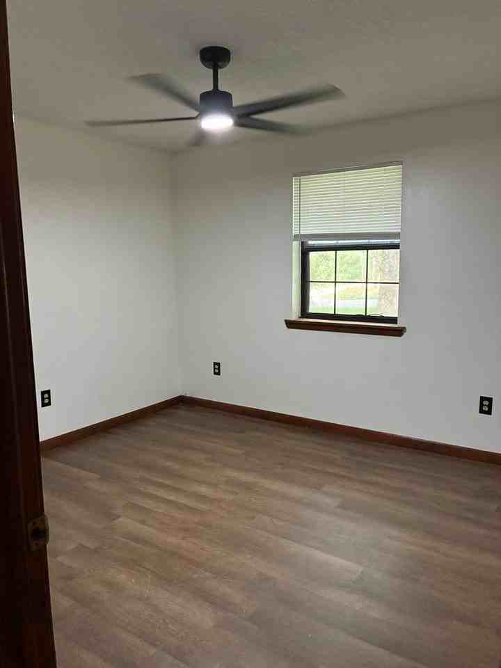 235 Fairview Rd - Photo 7 of 11