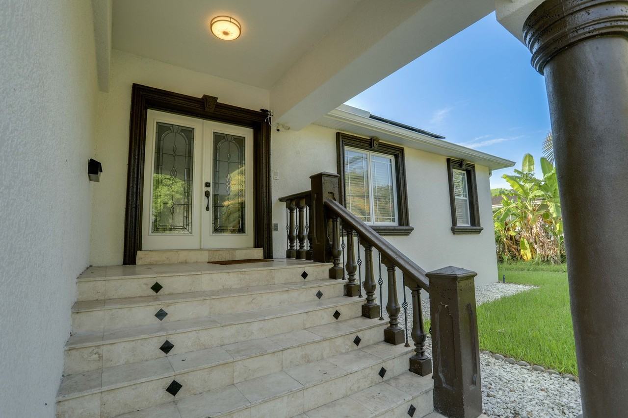 633 Spring Oaks Blvd - Photo 3 of 36