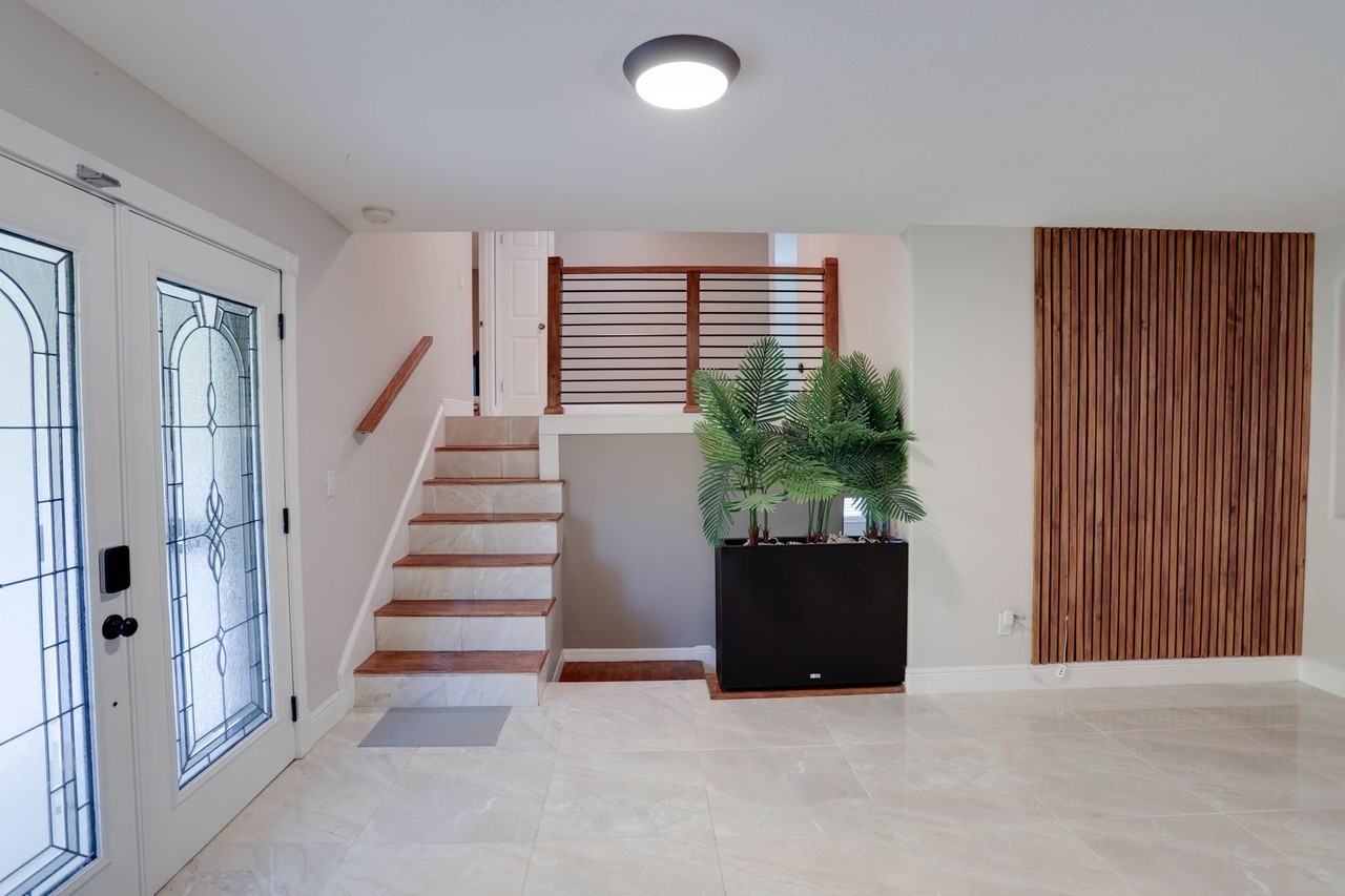 633 Spring Oaks Blvd - Photo 5 of 36