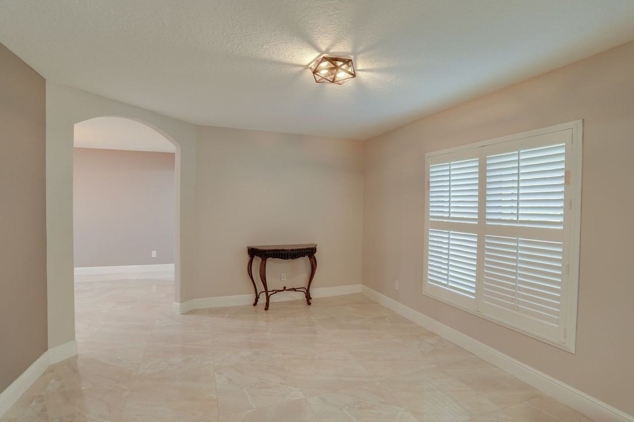633 Spring Oaks Blvd - Photo 6 of 36