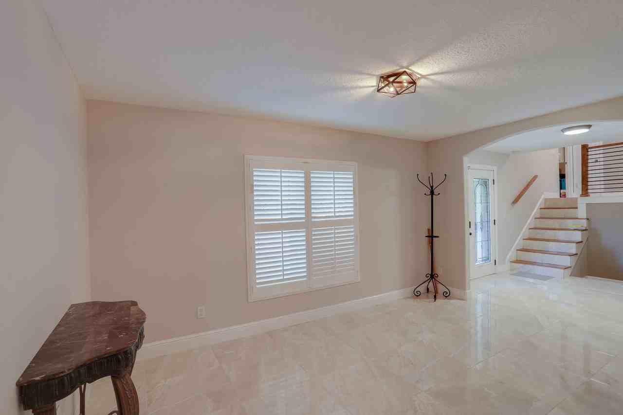 633 Spring Oaks Blvd - Photo 7 of 36