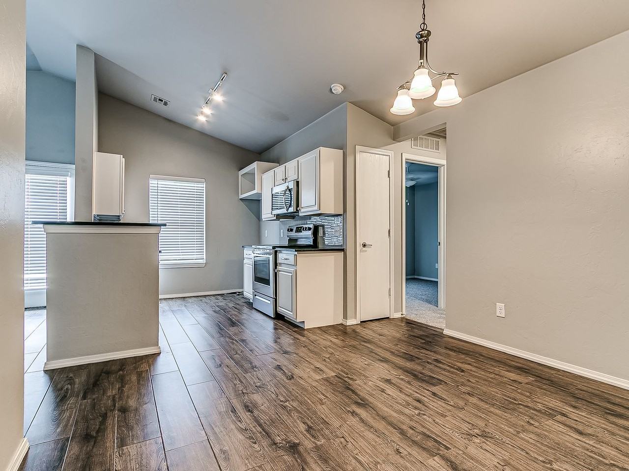 2816 Nw 187th Ter - Photo 6 of 24