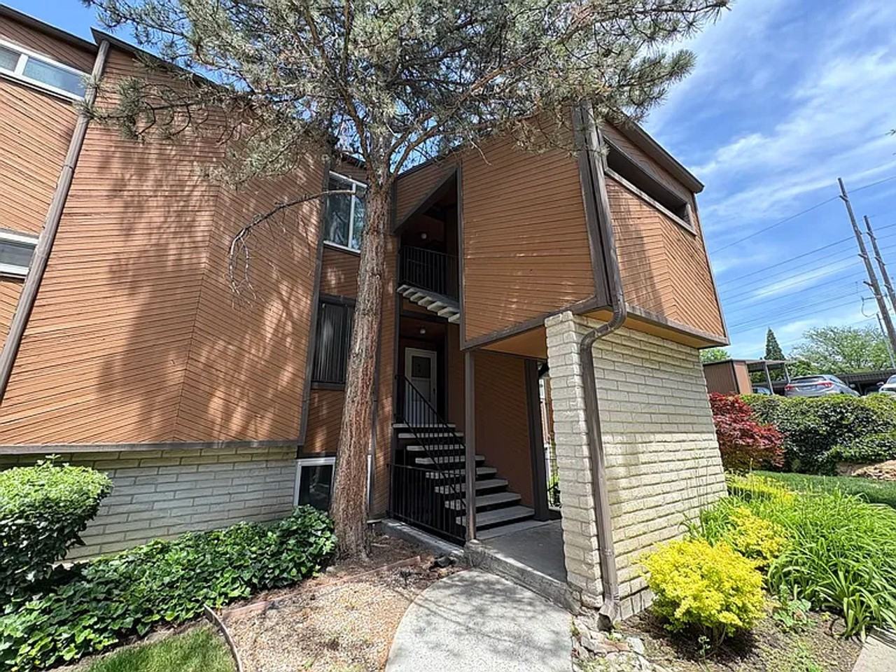 2416 S Elizabeth St #5
