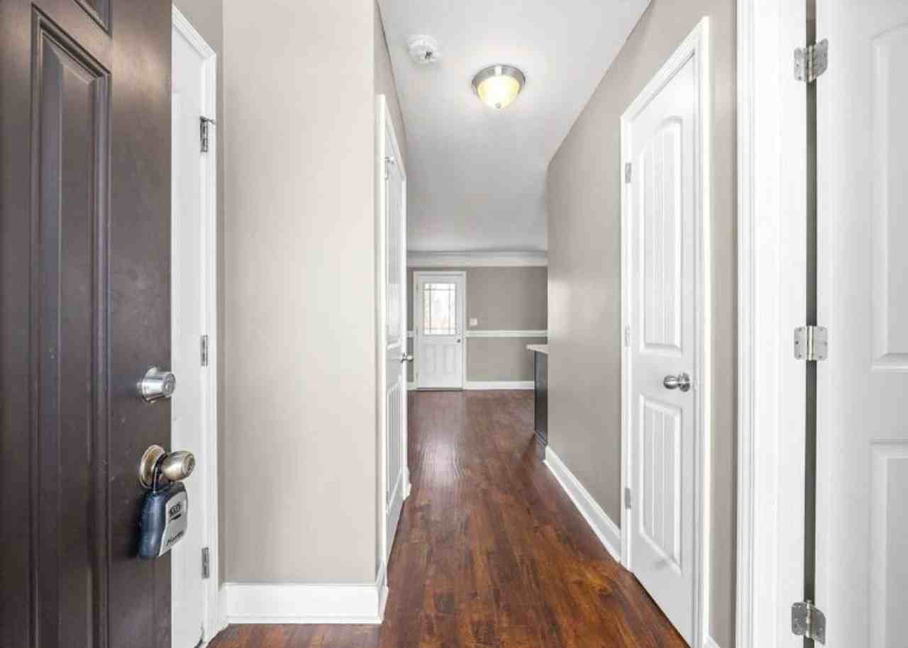 1103 Medallion Ct - Photo 2 of 16