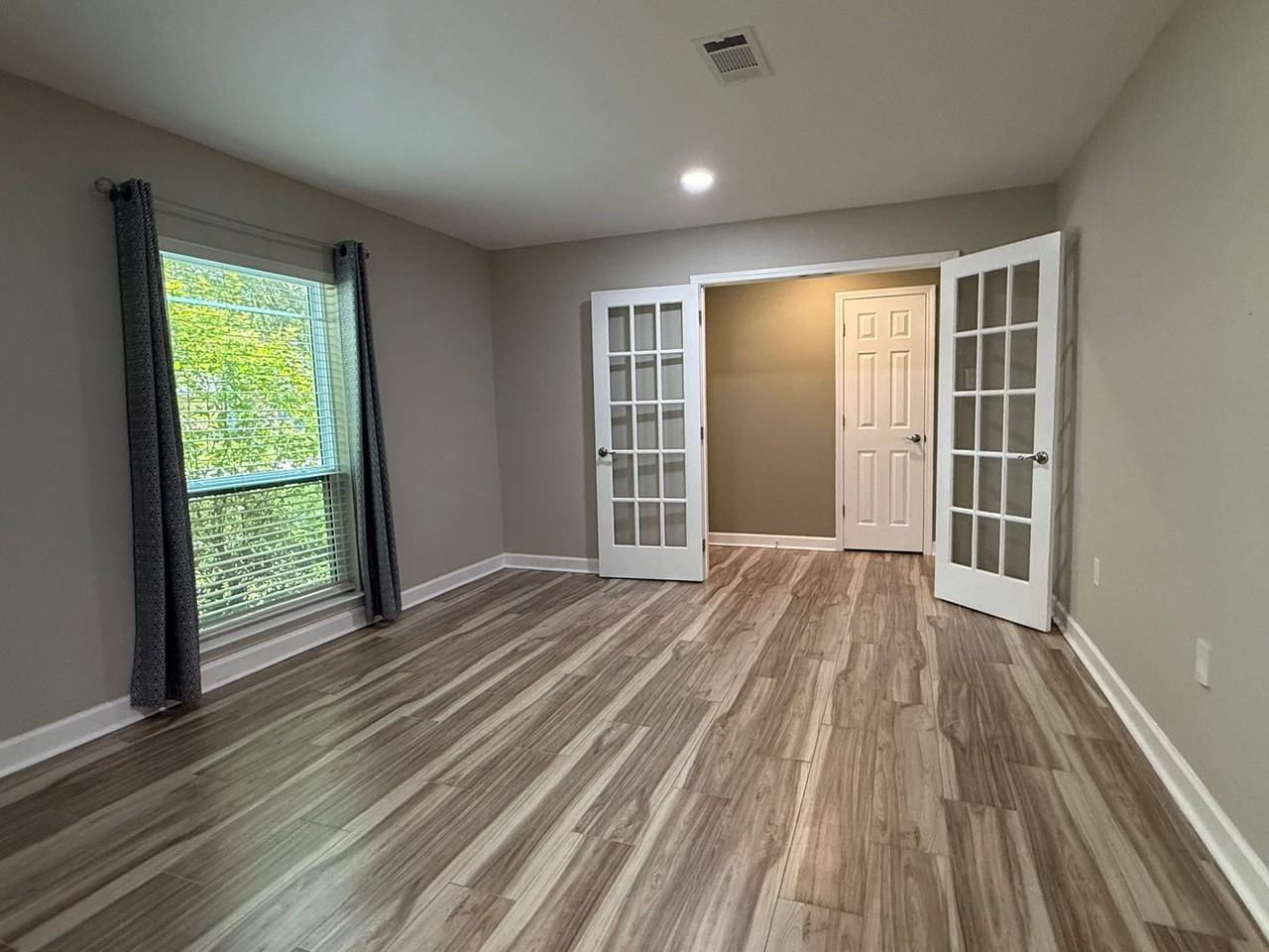 200 Tallwood Dr - Photo 5 of 36