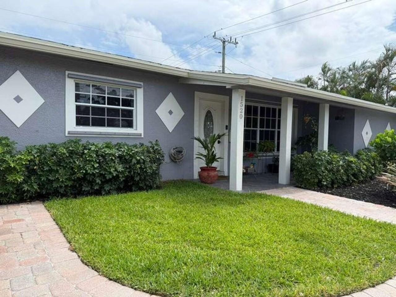 1520 Ne 35th St - Photo 4 of 11