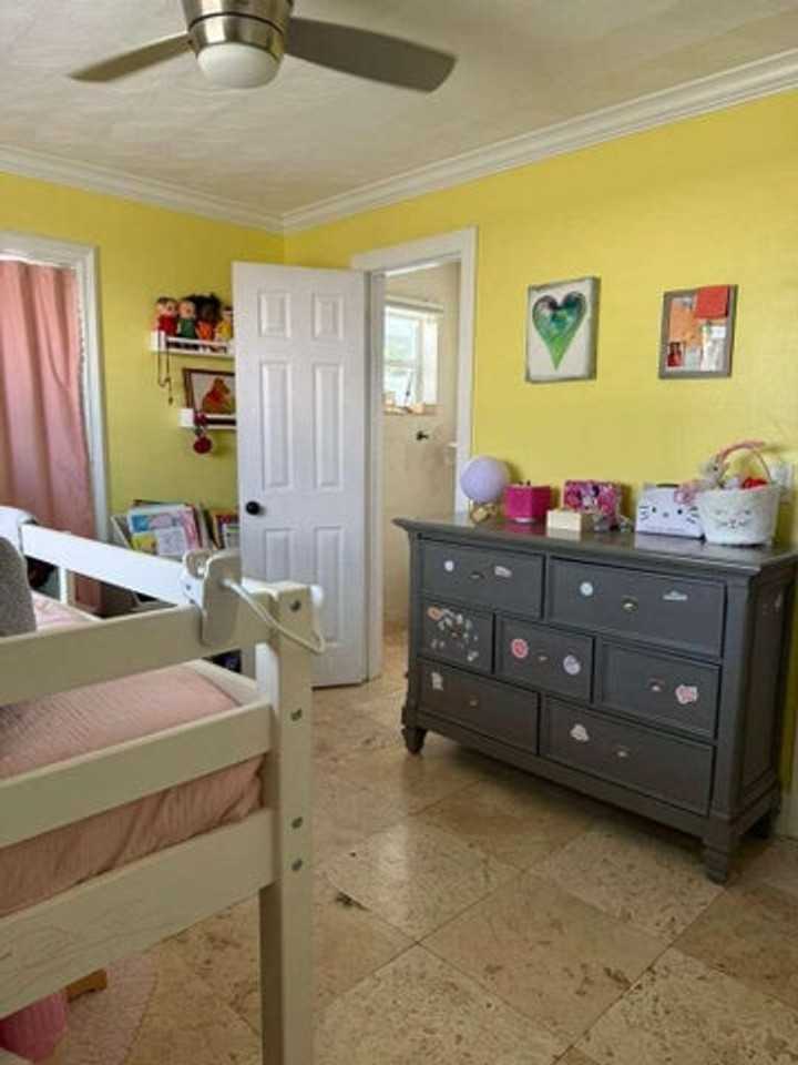 1520 Ne 35th St - Photo 6 of 11