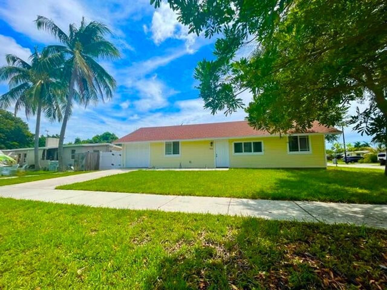 5216 Ne 20th Ave - Photo 4 of 10
