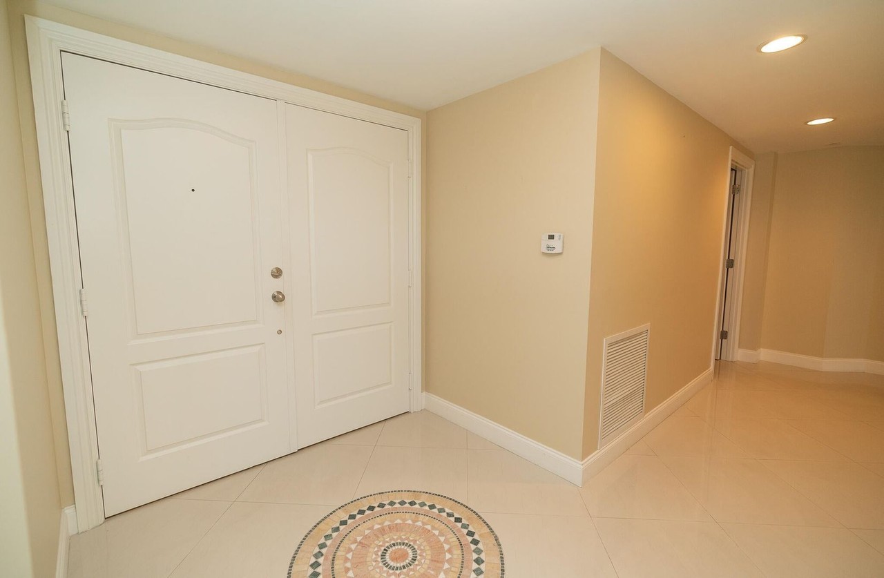 9 Ne 20th Ave #501 - Photo 2 of 20