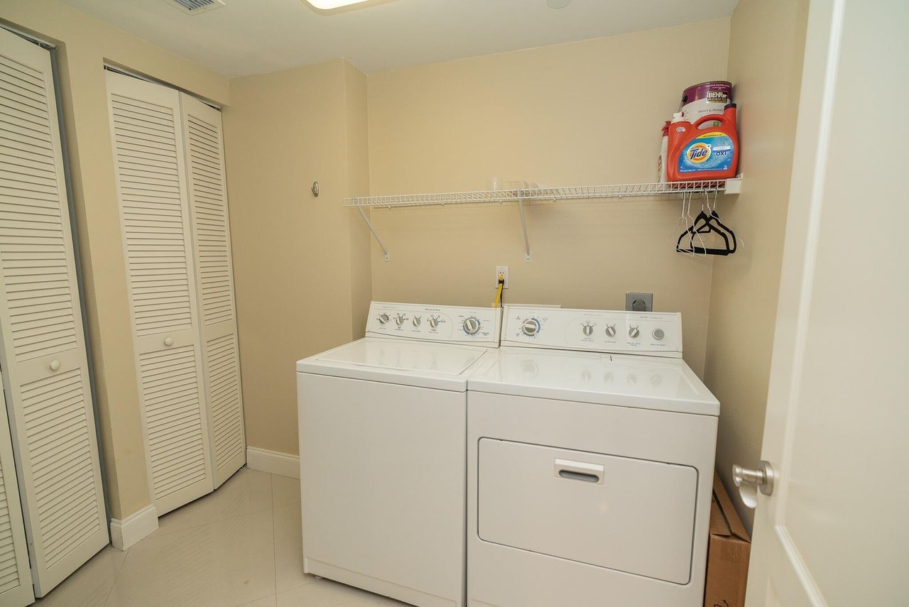 9 Ne 20th Ave #501 - Photo 3 of 20