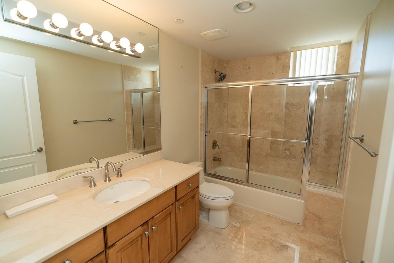 9 Ne 20th Ave #501 - Photo 4 of 20