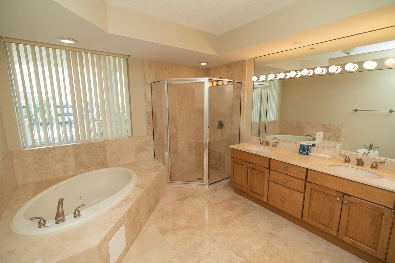 9 Ne 20th Ave #501 - Photo 5 of 20