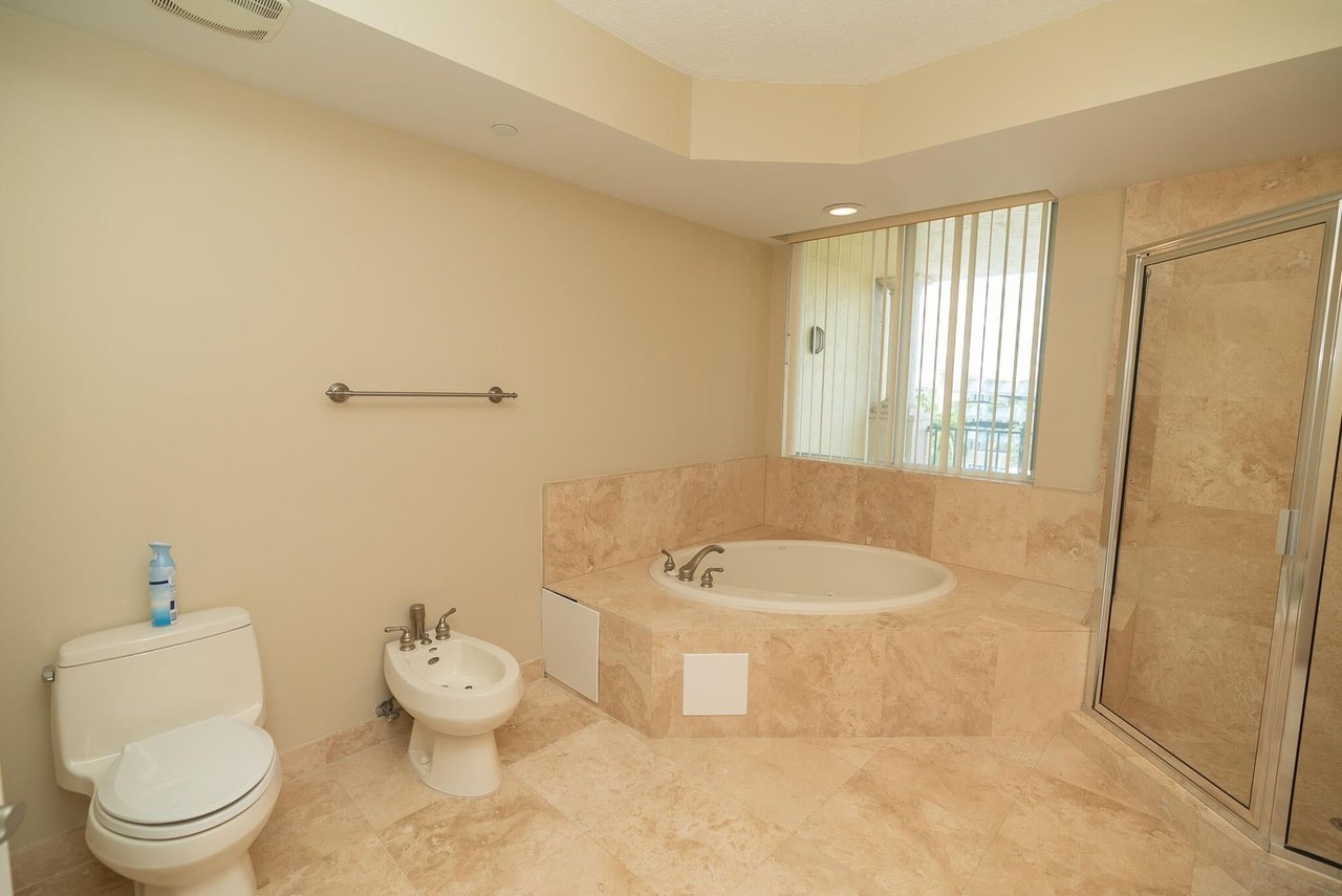 9 Ne 20th Ave #501 - Photo 6 of 20
