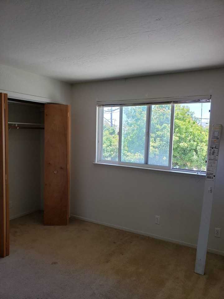 210 Locust St - Photo 2 of 9