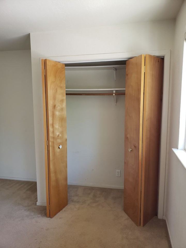 210 Locust St - Photo 3 of 9