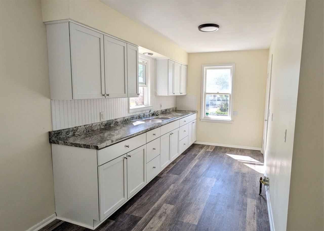 1692 Roberts St - Photo 3 of 9