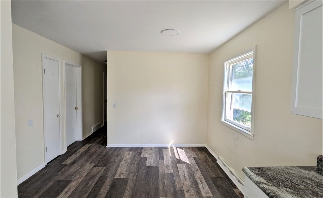 1692 Roberts St - Photo 4 of 9