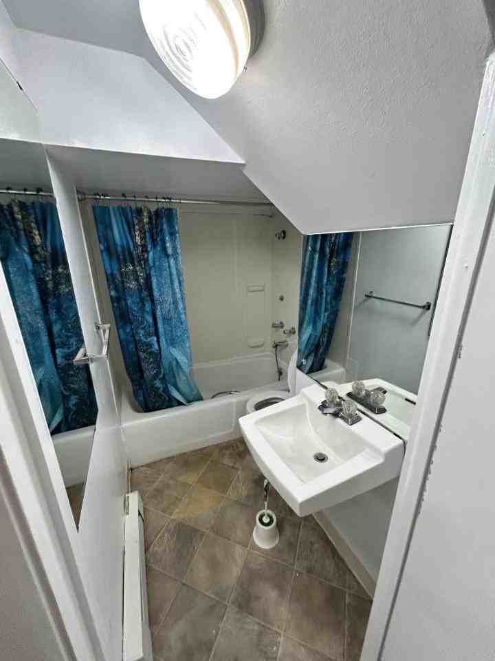 1039 1/2 N 25th St - Photo 5 of 5