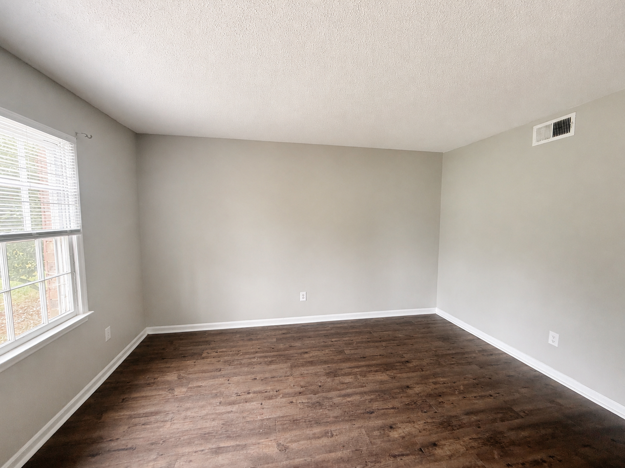 209 E Mcaden St #G - Photo 3 of 18