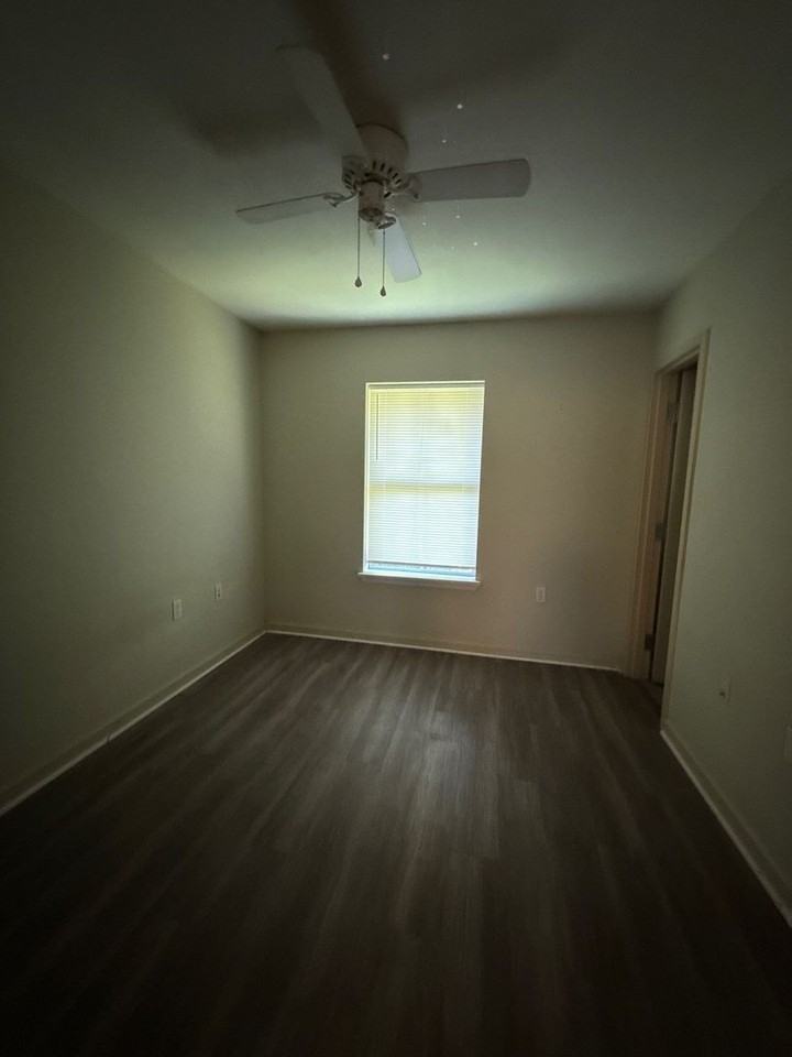 1609 W Pensacola St - Photo 3 of 8