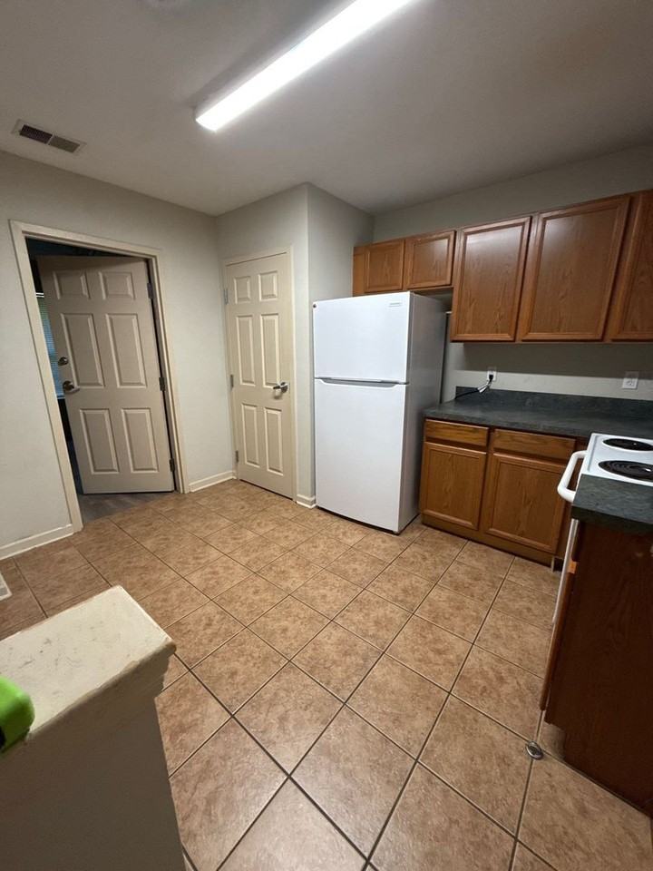 1609 W Pensacola St - Photo 4 of 8