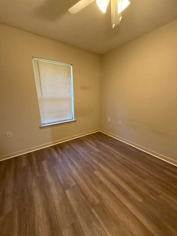1609 W Pensacola St - Photo 5 of 8
