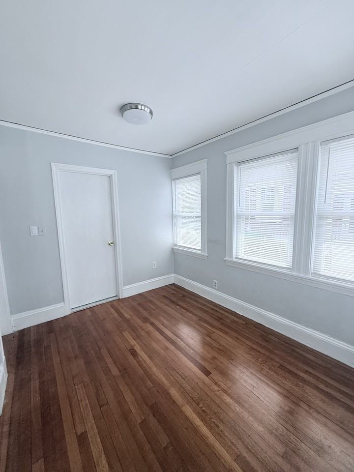 1639 Washington St - Photo 4 of 19