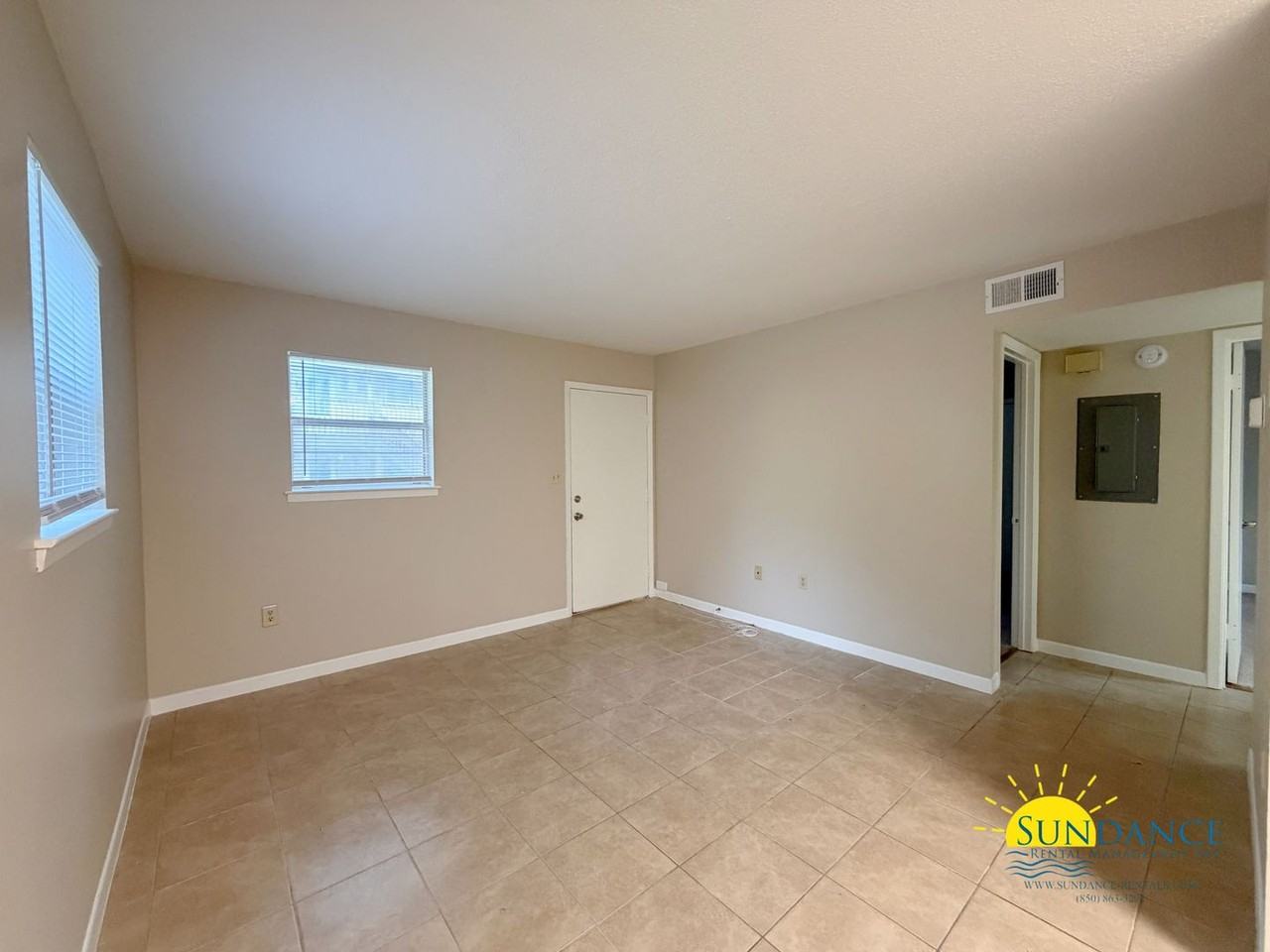 709 Green St Apt B - Photo 2 of 10