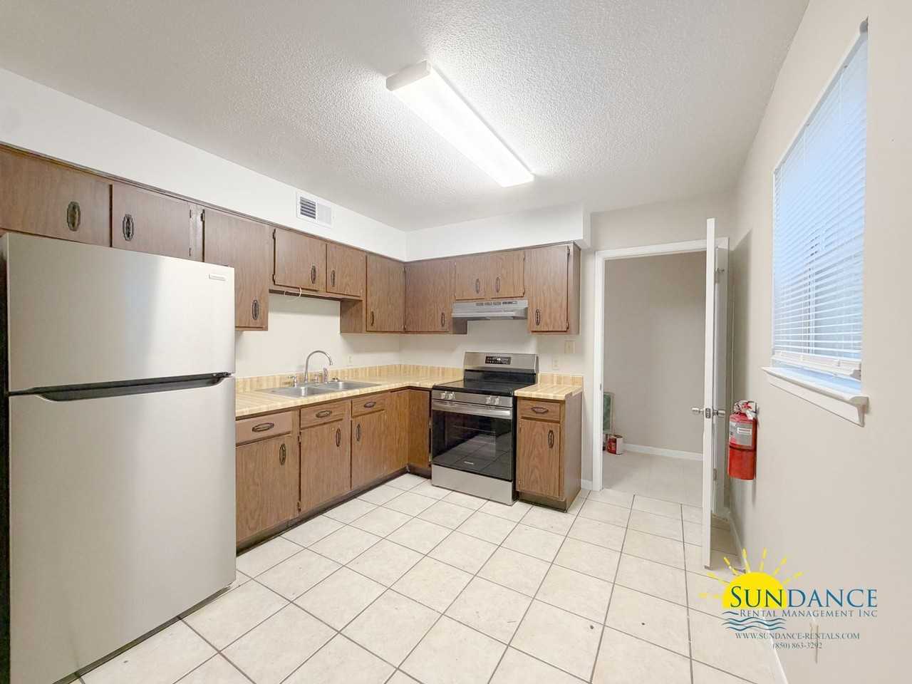 709 Green St Apt B - Photo 3 of 10