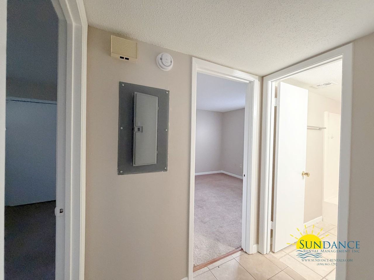 709 Green St Apt B - Photo 4 of 10