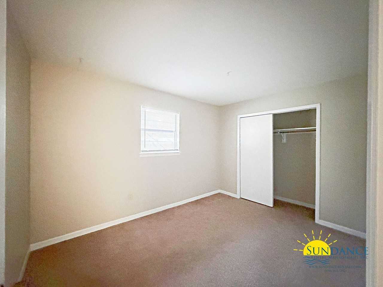 709 Green St Apt B - Photo 6 of 10