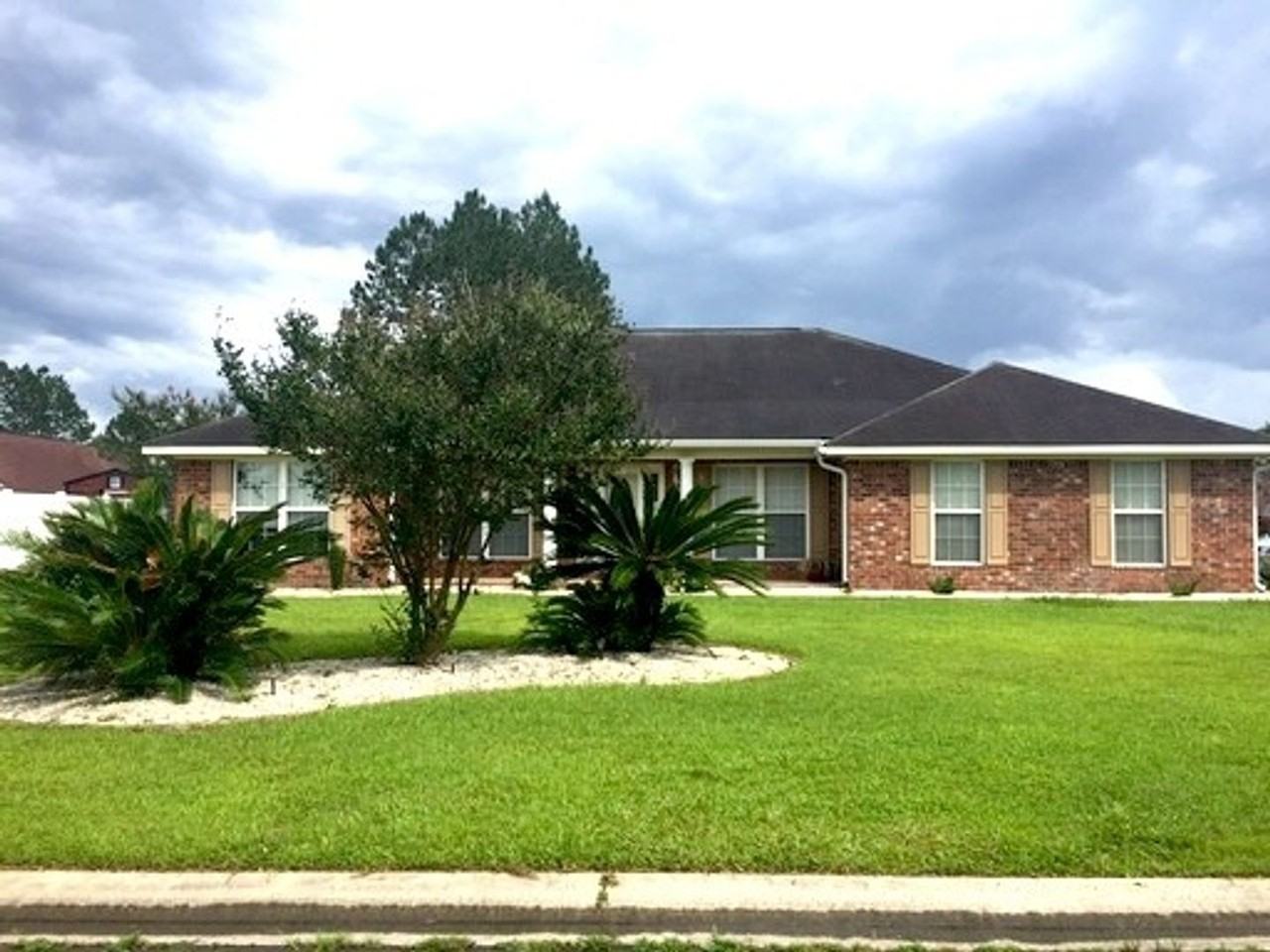 1835 Lawnwoods Dr - Photo 3 of 26