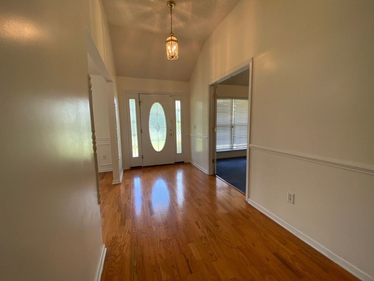 1835 Lawnwoods Dr - Photo 4 of 26