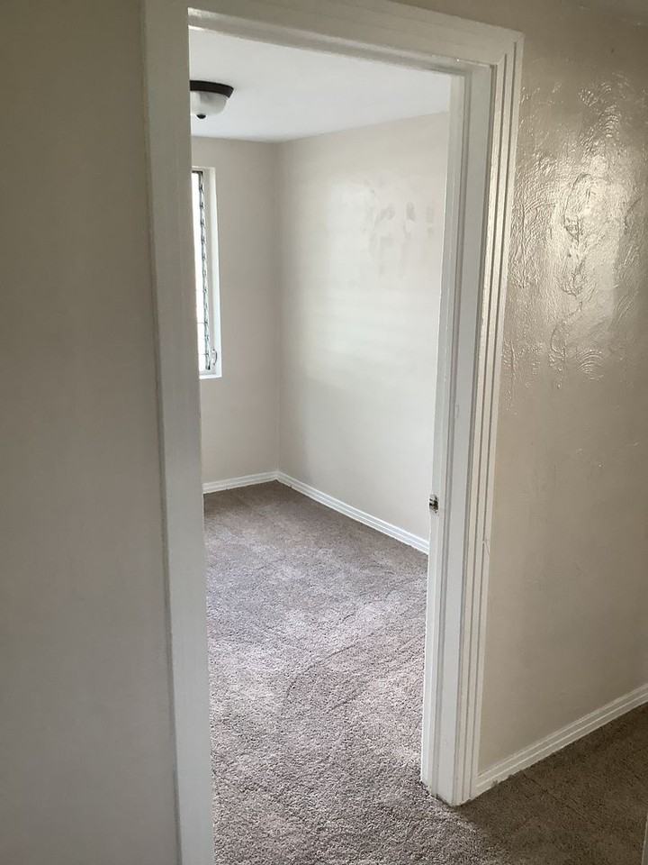 2720 Vermont Ave - Photo 2 of 5
