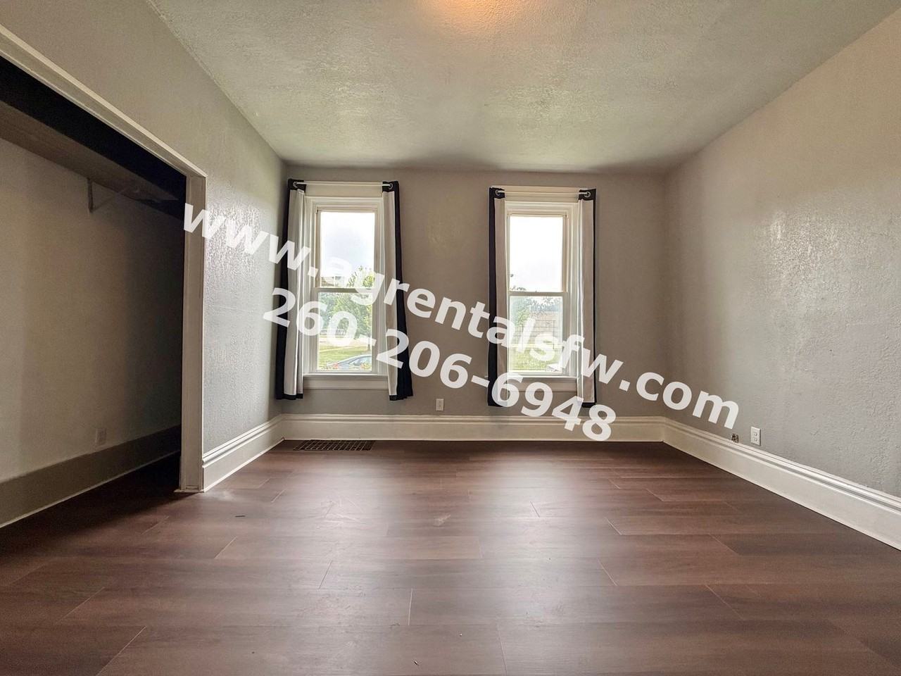 825 Eckart St - Photo 4 of 13