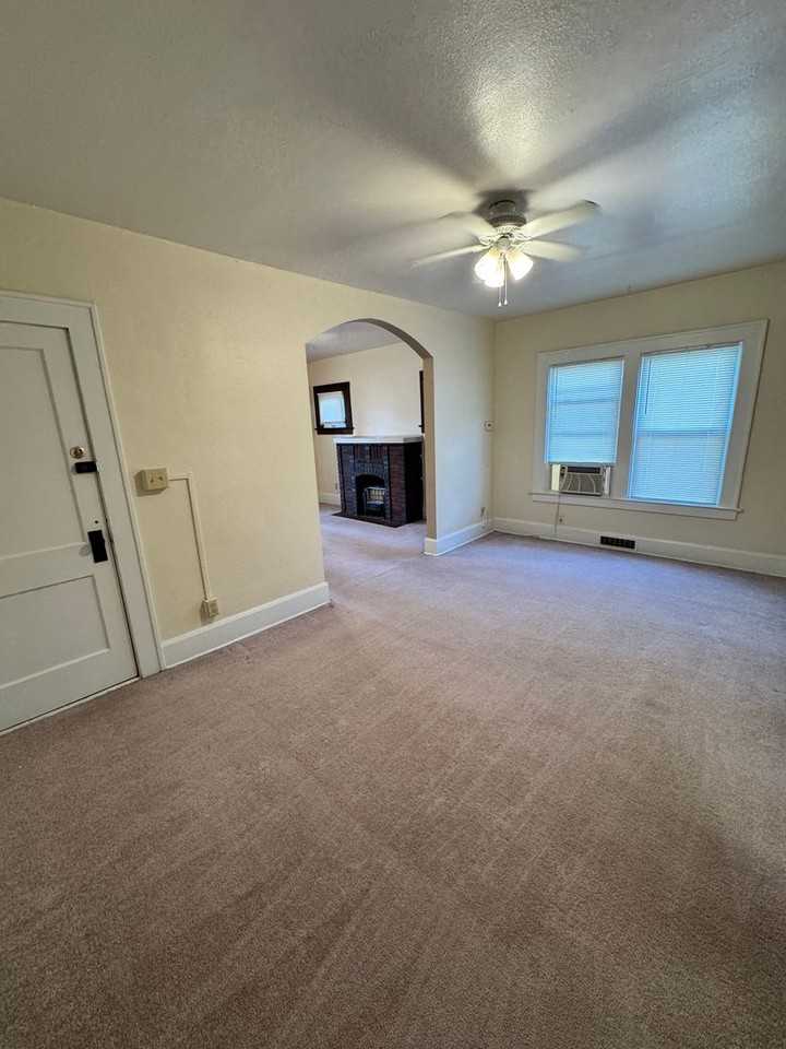 207 E Broadway Ave - Photo 7 of 20