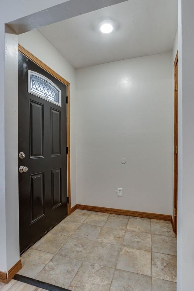 819 N Eagle Ln - Photo 5 of 44