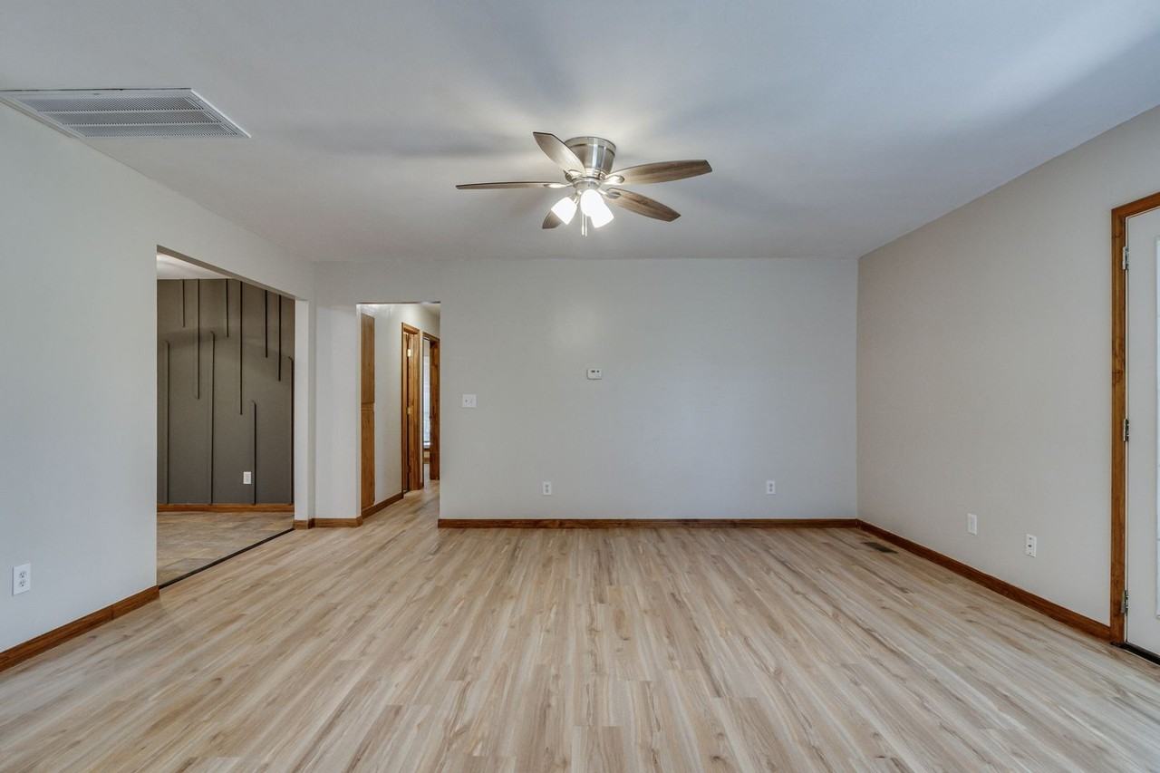 819 N Eagle Ln - Photo 6 of 44