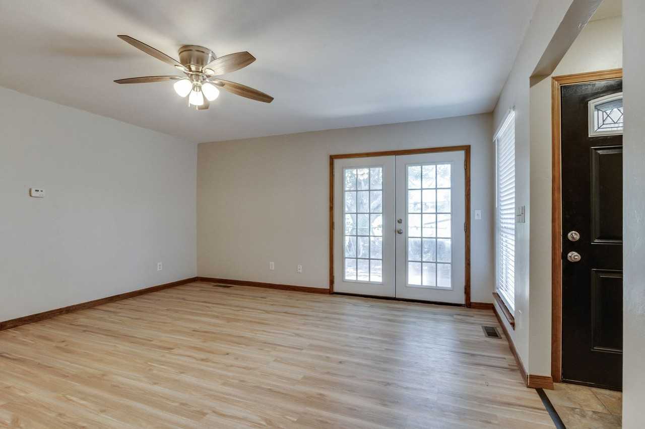 819 N Eagle Ln - Photo 7 of 44