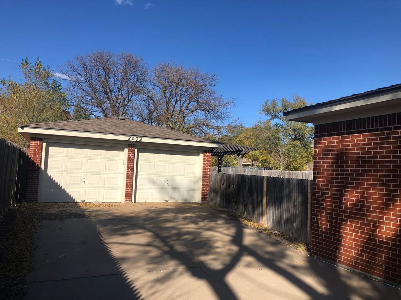 2409 9th Ave - Photo 2 of 29