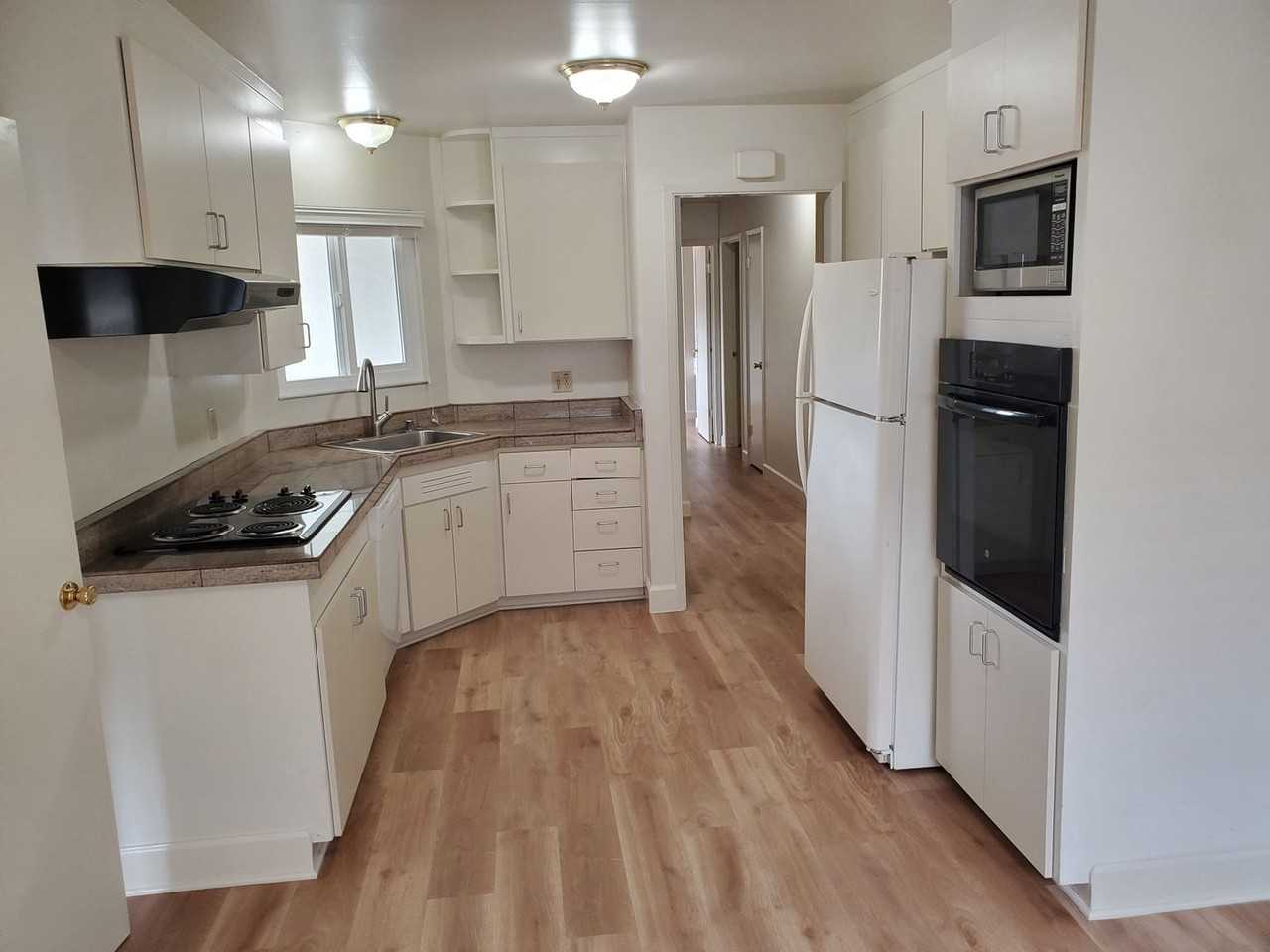 3343 Geneva Dr - Photo 2 of 9