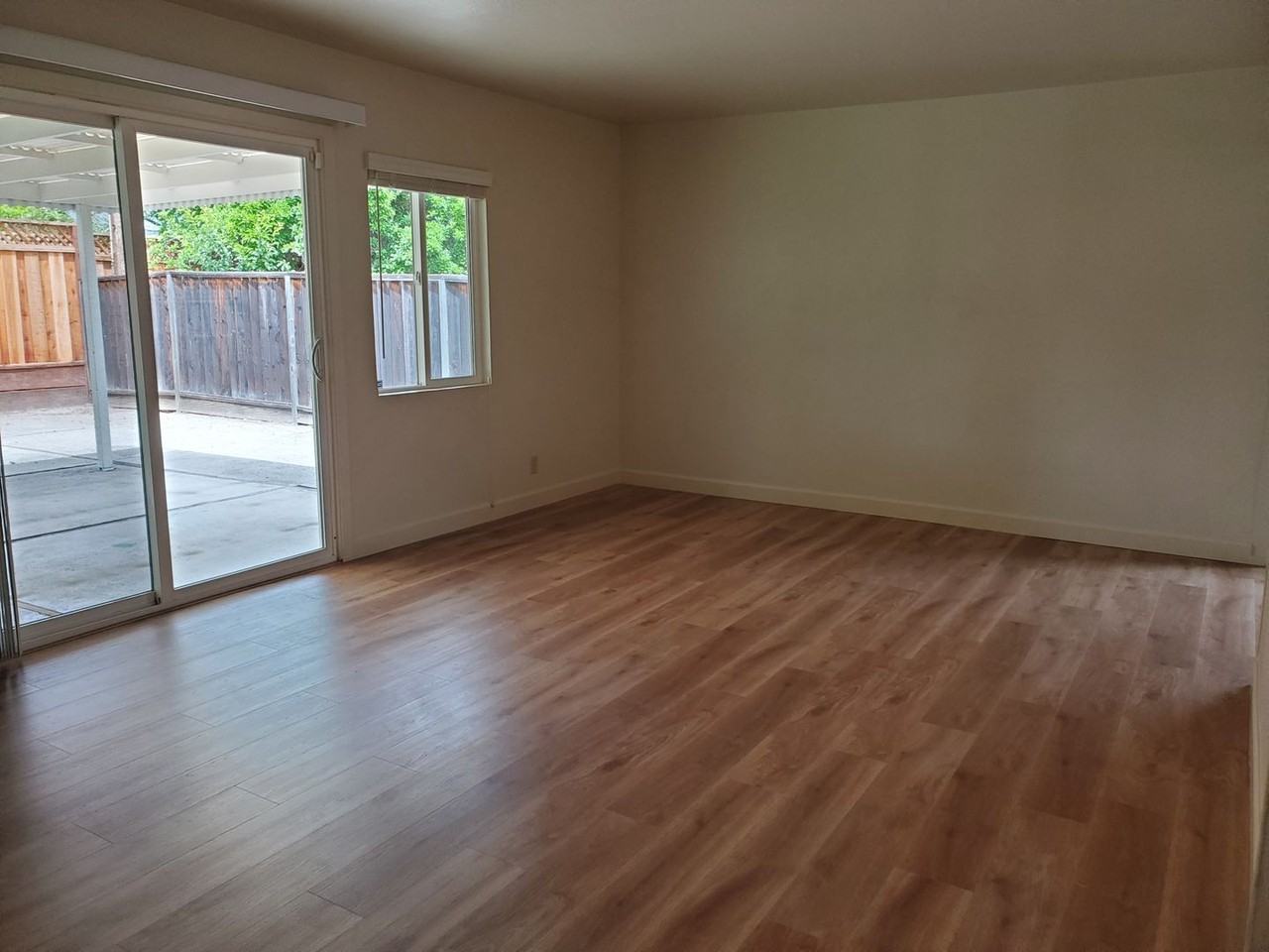 3343 Geneva Dr - Photo 3 of 9