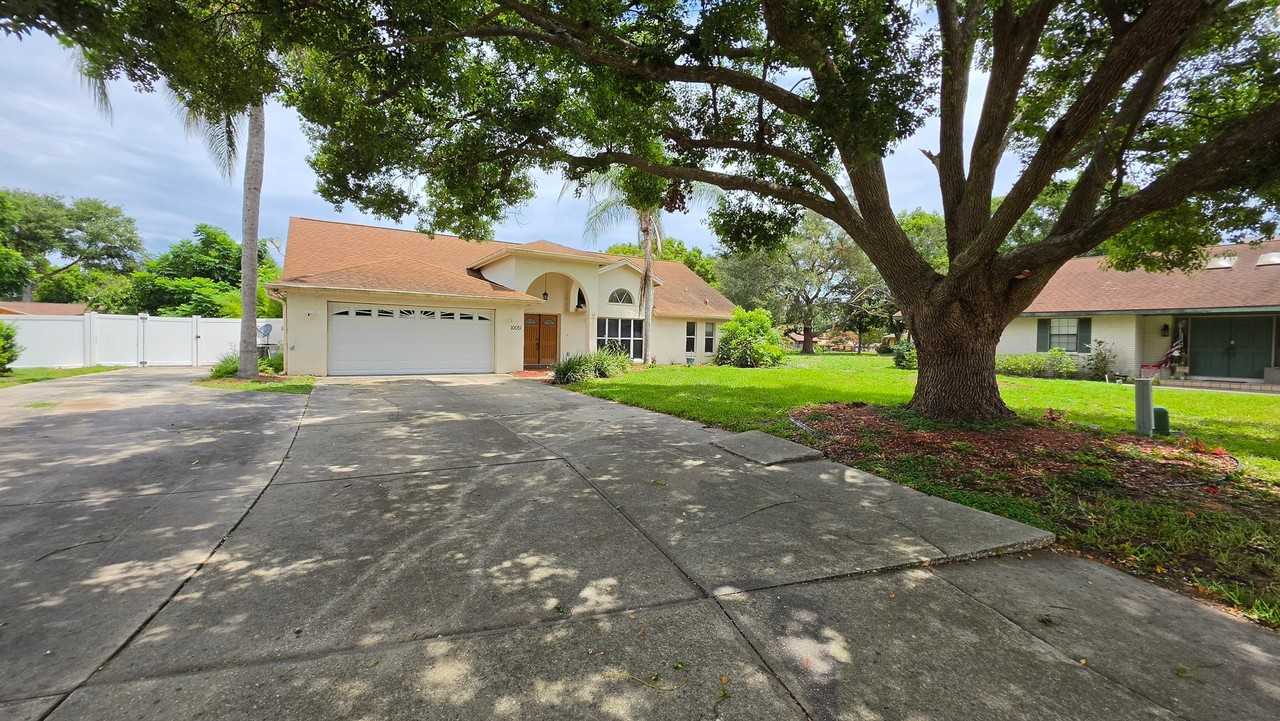 10051 Dorset Dr - Photo 2 of 36