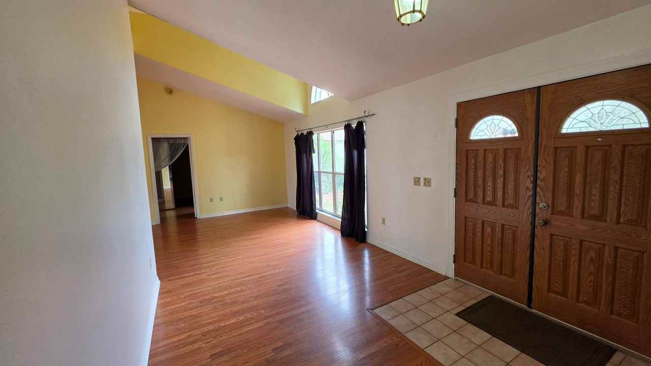 10051 Dorset Dr - Photo 3 of 36