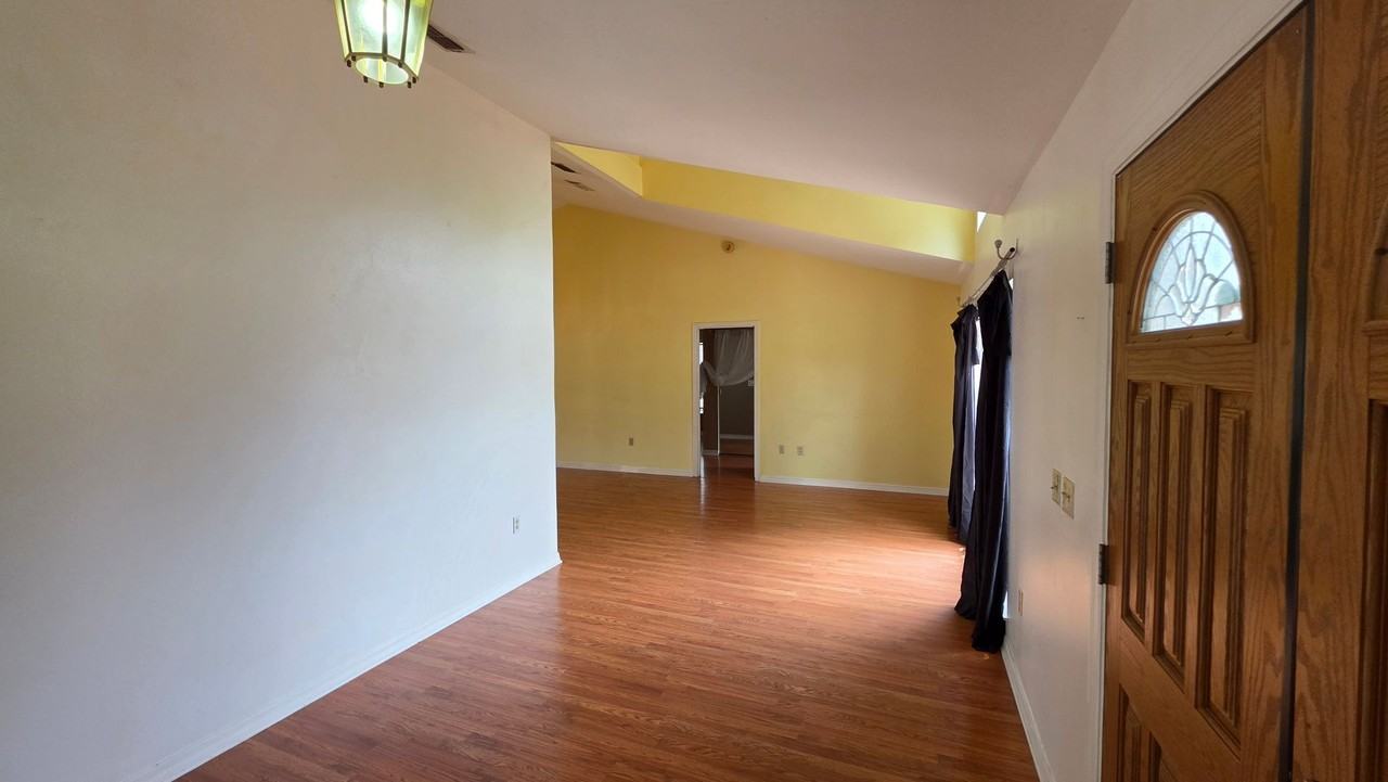 10051 Dorset Dr - Photo 4 of 36