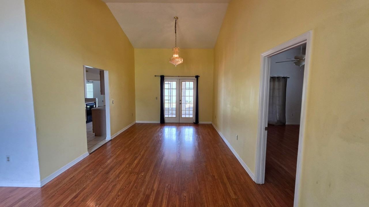 10051 Dorset Dr - Photo 5 of 36