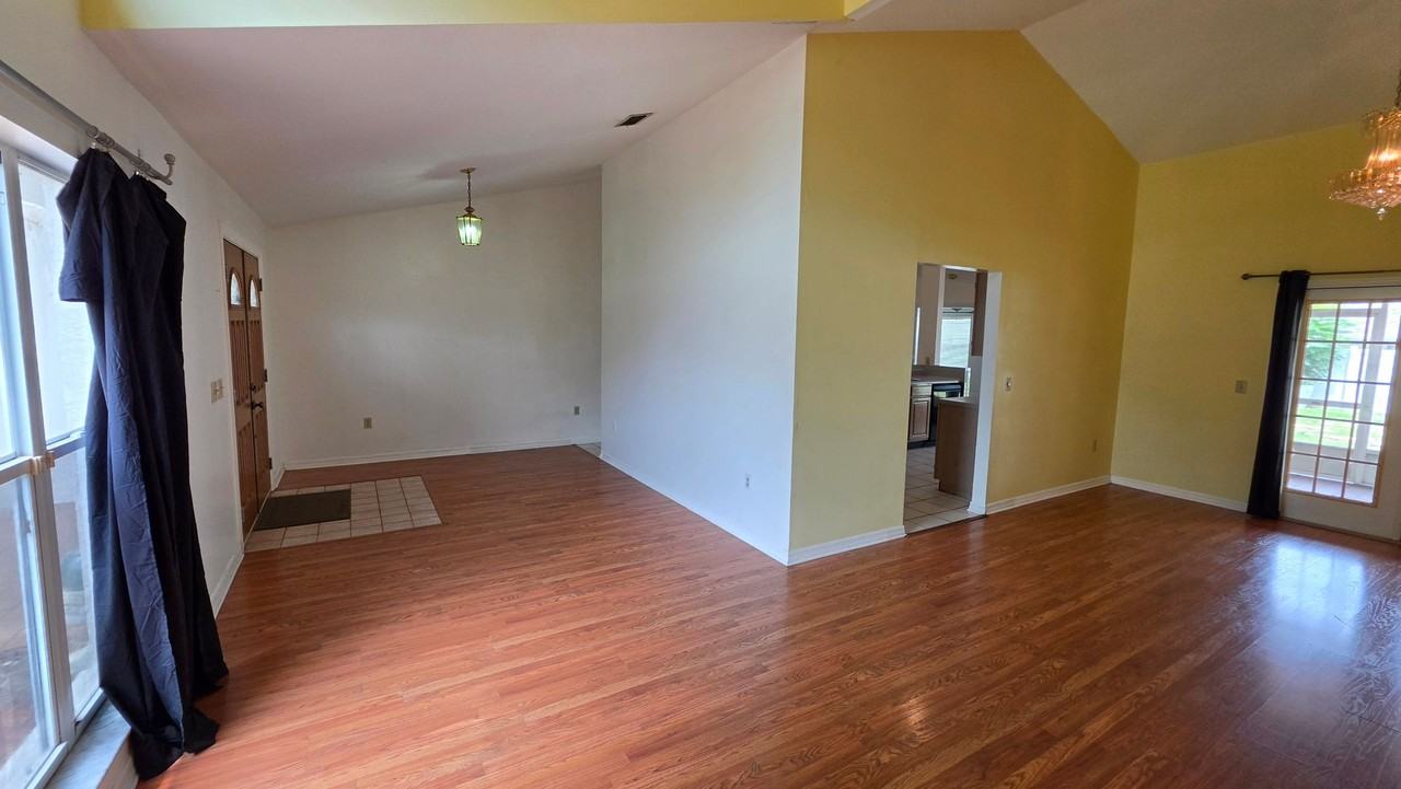 10051 Dorset Dr - Photo 6 of 36